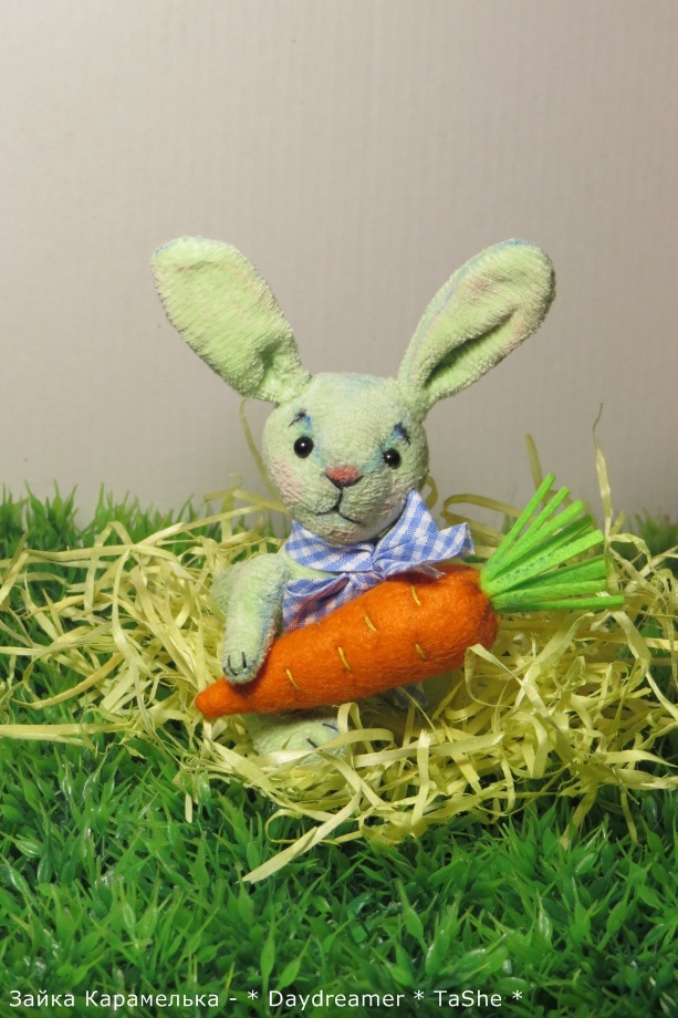 Зайка цвета свежего салата по имени Карамелька