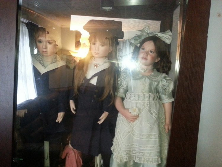 История о том, как я поставила кукол в витрину. Проект "За стеклом"