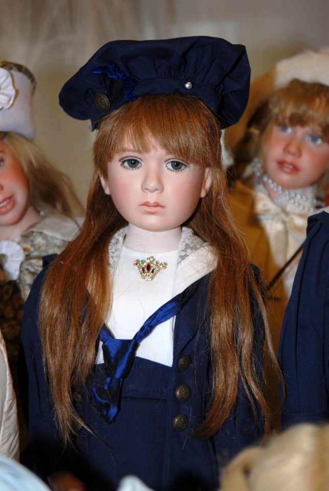 История о том, как я поставила кукол в витрину. Проект "За стеклом"