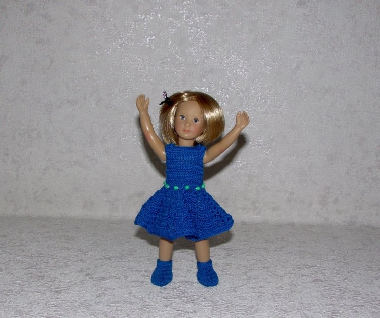 Авторские вязаные наряды на кукол kidz n cats mini 21 см (фото 6)