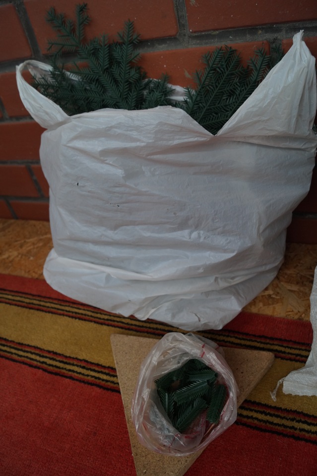 Откроем коробки из детского сада