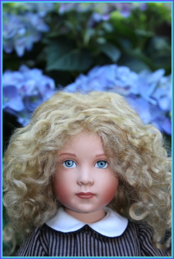 Sonja гуляет в саду. Коллекционная кукла от Helen Kish