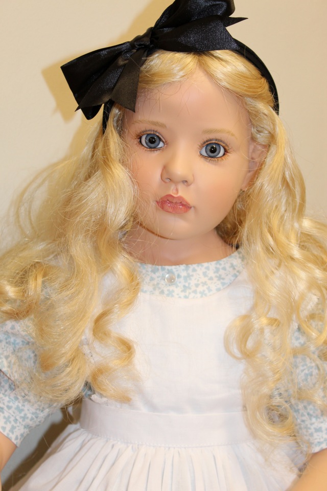 Встреча коллекционеров в магазине. Выбор кукол из новой коллекции Гюнзел. Часть первая - Алиса. ОПРОСНИК