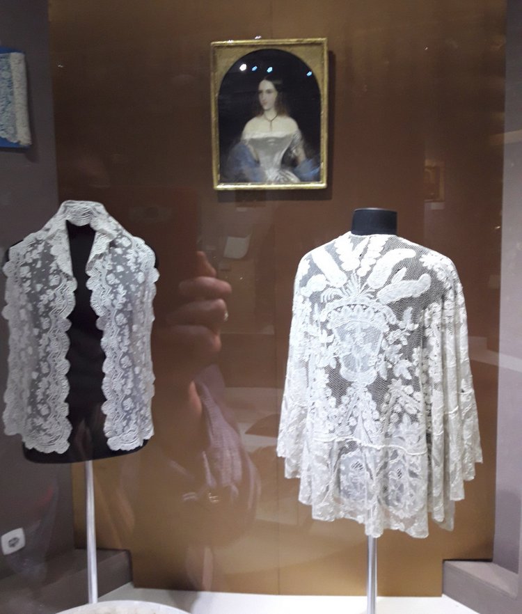 Выставка "Узоры свадьбы кружевной". Зал 2 | Бэйбики Выставка "Узоры свадьбы кружевной". Зал 2