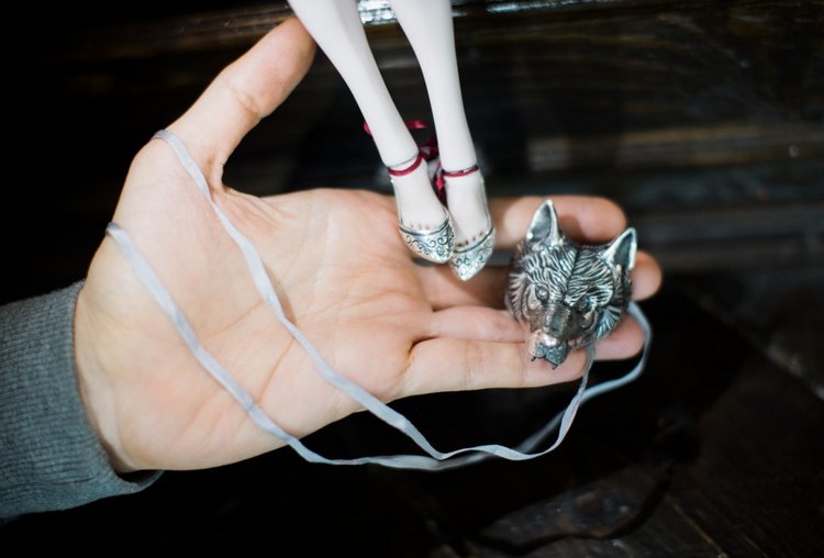 Девушка с татуировкой павлина и Красная Шапочка - фарфоровые куклы | Бэйбики Девушка с татуировкой павлина и Красная Шапочка - фарфоровые куклы