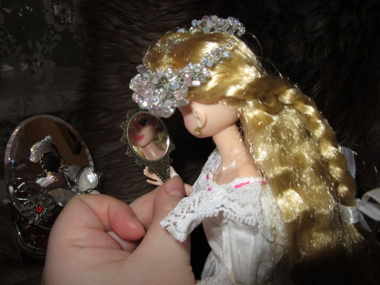 Сказка о девушке, влюбившейся в своё отражение