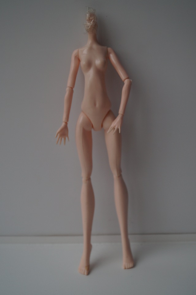 Вторая выписка ноября. Как поставить куклу на ножки, если их нет. Соединяю туловище и голову. У нас и пирамидки лечатся