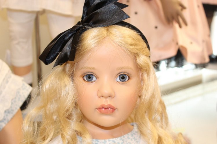 Встреча коллекционеров в магазине. Выбор кукол из новой коллекции Гюнзел. Часть первая - Алиса. ОПРОСНИК