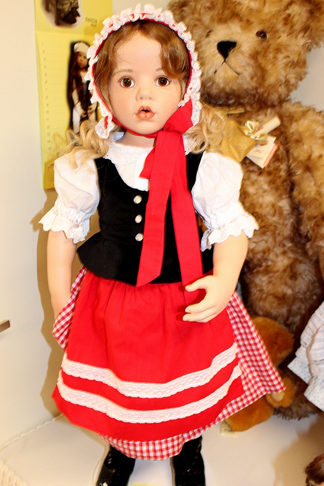 Летняя встреча в магазине и выбор кукол. Часть вторая - Красная шапочка. ОПРОСНИК (фото 2)