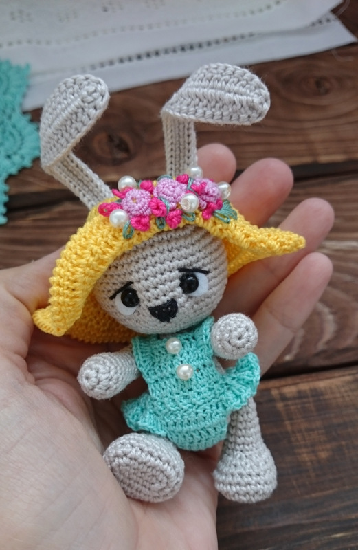 Зайчиков много не бывает — Вязаные игрушки и амигуруми: крючком (фото 2)