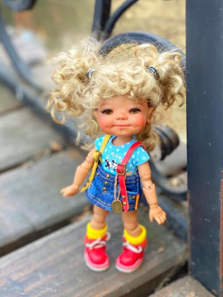 Стоят девчонки... стоят в сторонке. Meadow dolls