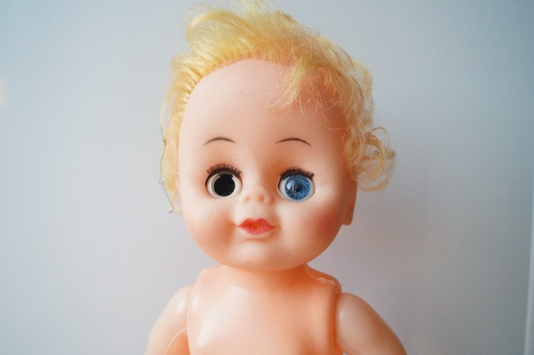 Вторая июльская выписка. Лечение глазок: отсутствие радужки, косоглазие. На лечении была ГДРочка. Голова+тело= красивая