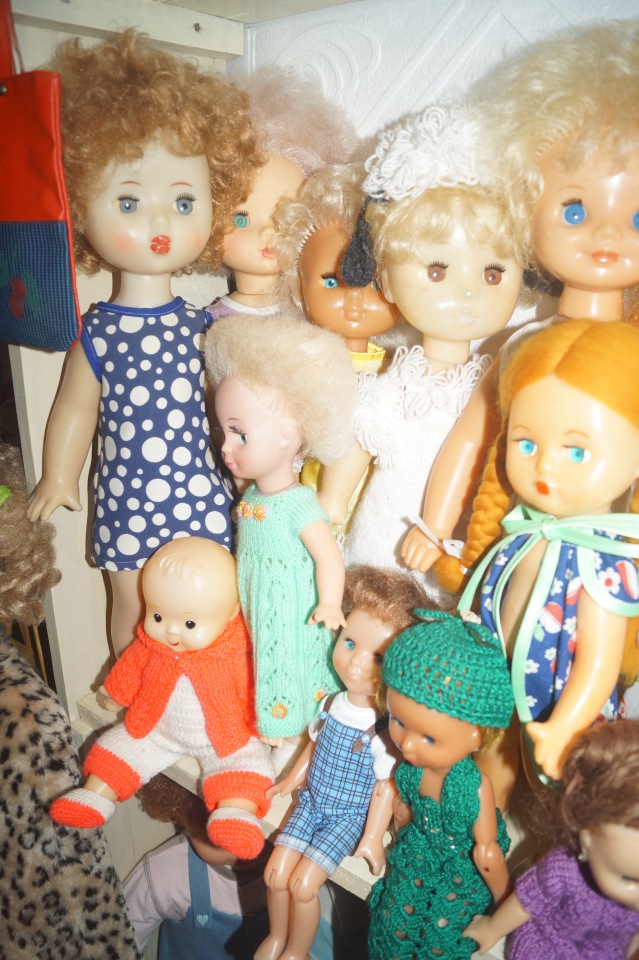 Вторая выписка октября. Машенька здорова. Кукла из лужи стала милашкой. Коровка замычала. Как поставить Лолочку на ножки,