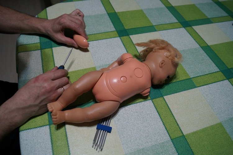 Третья выписка февраля. Сложная пациентка получила помощь нейрохирурга, бегемот Тотоша снова ловит шарики, лепка стоп +