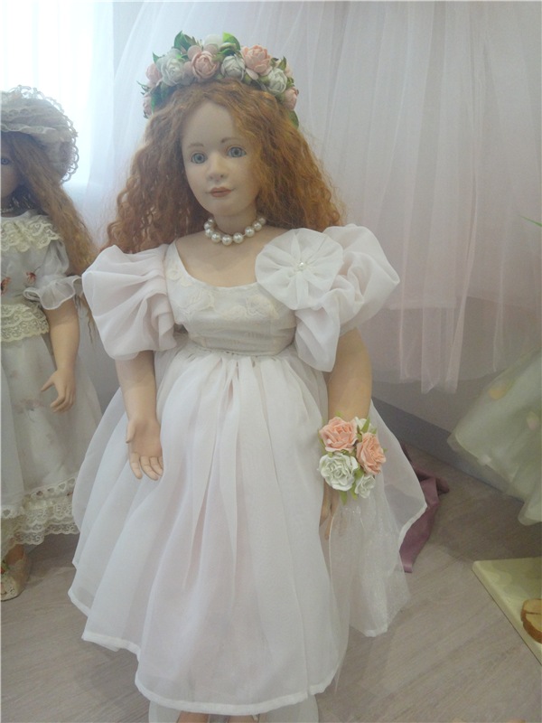 Выставка " Лабиринты кукольной жизни"