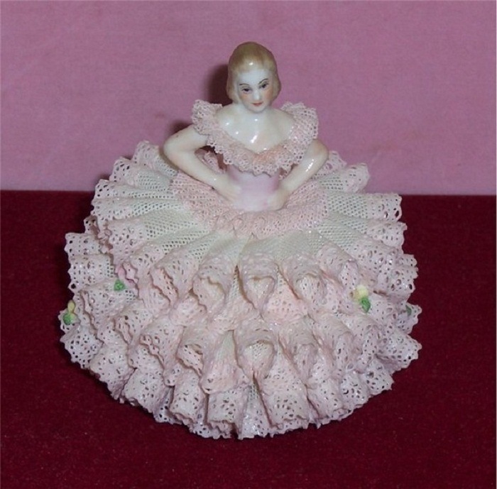 Дрезденские «кружевницы»: В чём секрет фарфоровых статуэток, которые словно одеты в изящные наряды