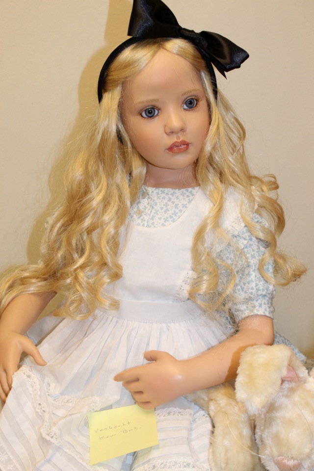 Встреча коллекционеров в магазине. Выбор кукол из новой коллекции Гюнзел. Часть первая - Алиса. ОПРОСНИК (фото 4)