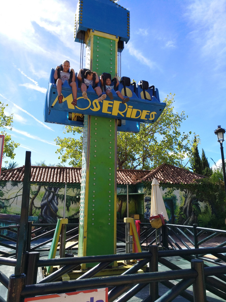 Тайна моего имени. Часть девятая. Испания, Бенальмадена, Парк Тиволи. Лесли путает все планы