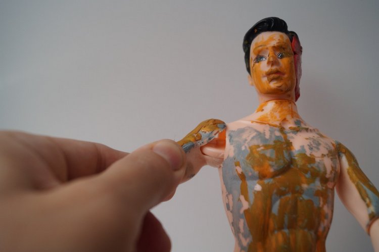 Вторая выписка октября. Машенька здорова. Кукла из лужи стала милашкой. Коровка замычала. Как поставить Лолочку на ножки,