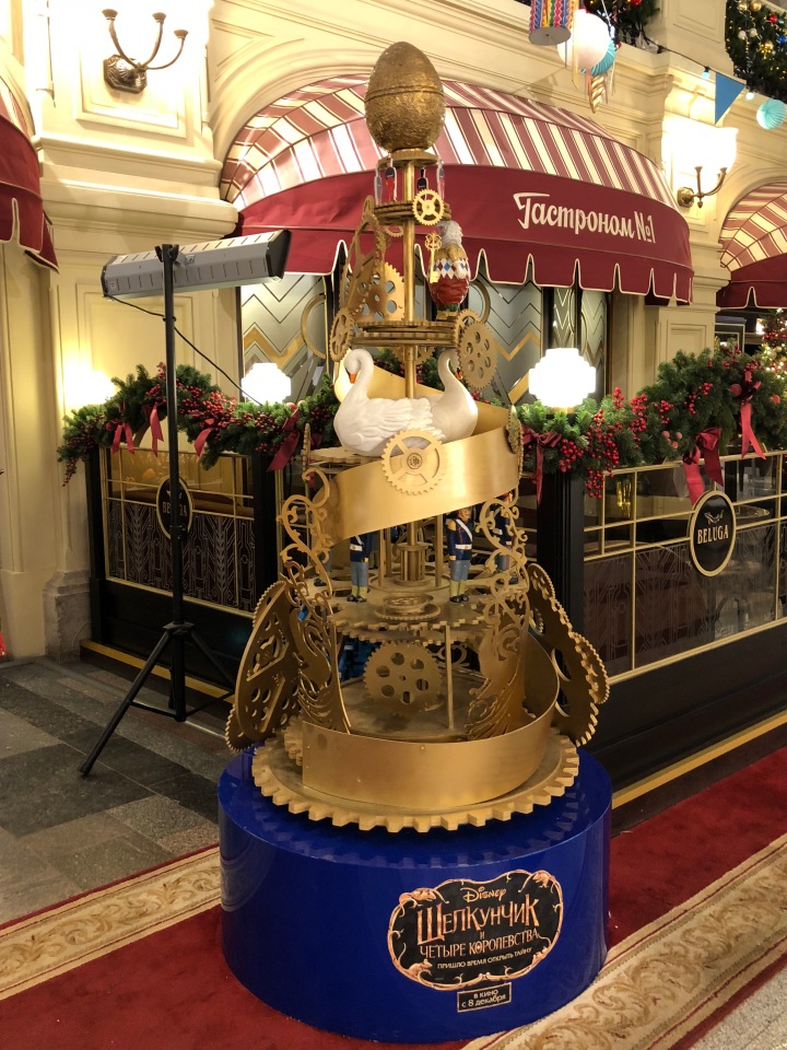 Москва предновогодняя... выставка новогодних елок в ГУМе - очень красиво