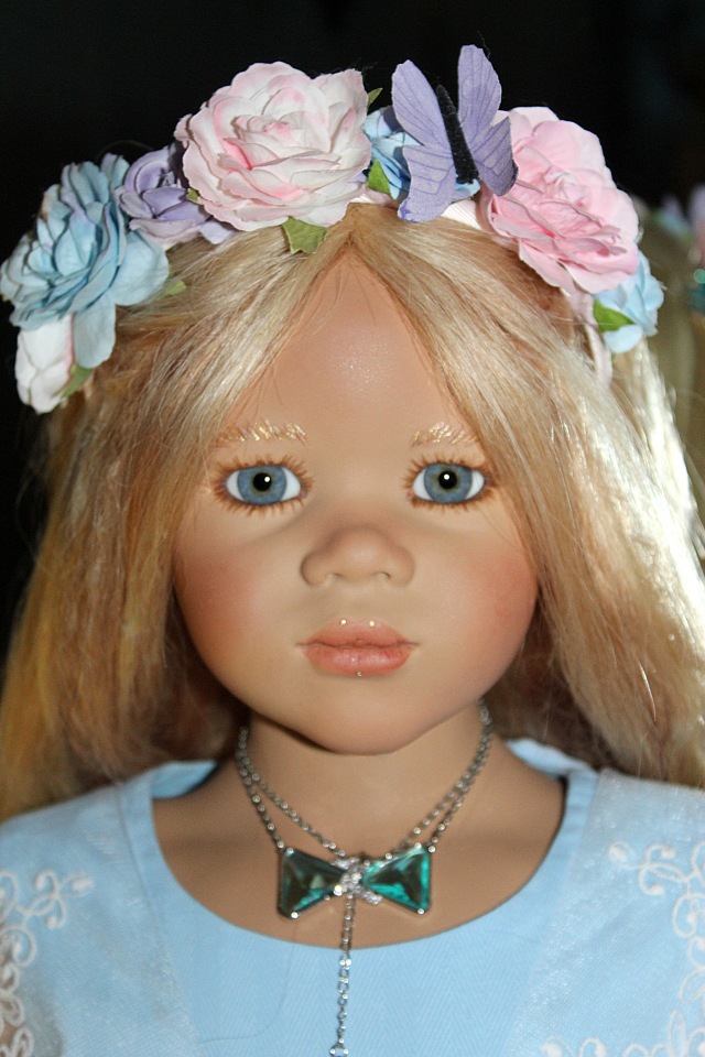 Две блистательные блондиночки, Нандини и Сарай