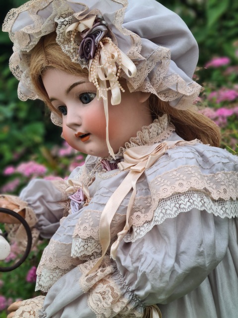 Приглашаем всех на прогулку двух сестричек