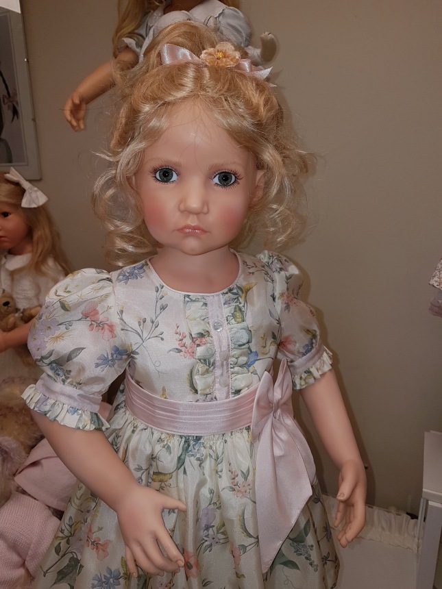 Рождественская встреча в магазине/клубе коллекционных кукол