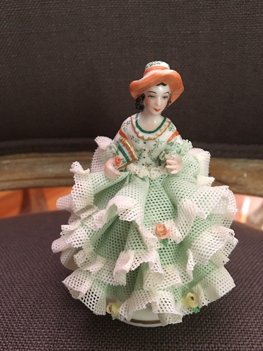 Дрезденские «кружевницы»: В чём секрет фарфоровых статуэток, которые словно одеты в изящные наряды