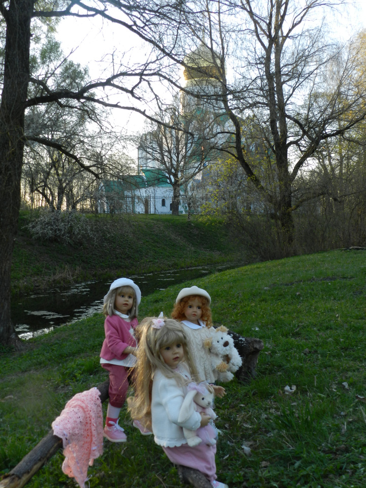 Прогулка подружек тёплым вечерком