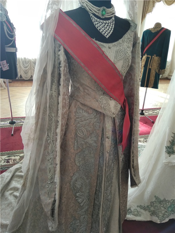 Выставка костюмов к фильму " Матильда", часть 2