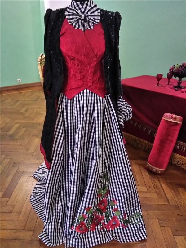 Выставка костюмов к фильму " Матильда", часть 2