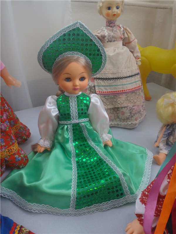 Выставка " Лабиринты кукольной жизни"