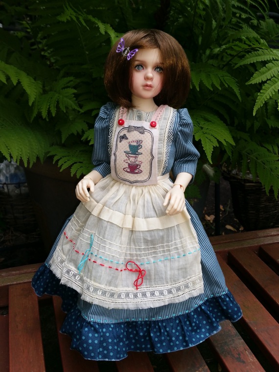 Розочка в образе Алисы. Домашнее видео