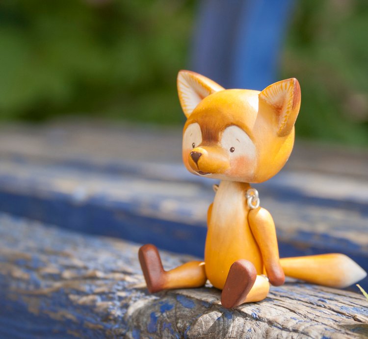 Рыжий деревянный лис и тополиный пух (фото 2)