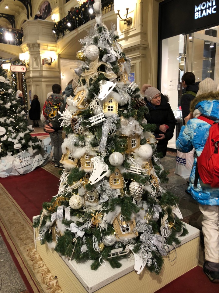 Москва предновогодняя... выставка новогодних елок в ГУМе - очень красиво