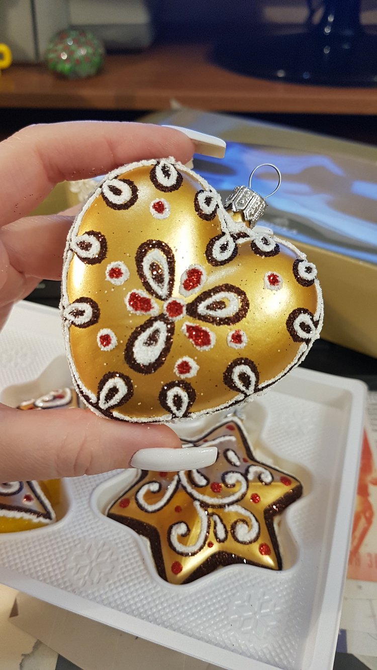 В степи родилась ёлочка, в жару она росла