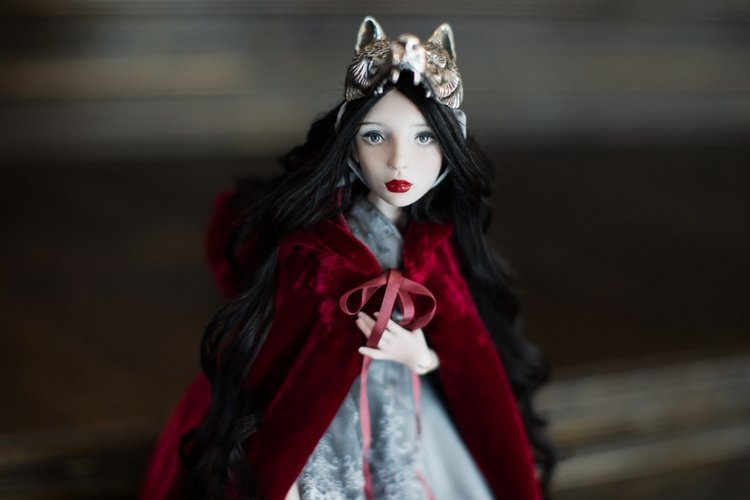 Девушка с татуировкой павлина и Красная Шапочка - фарфоровые куклы | Бэйбики Девушка с татуировкой павлина и Красная Шапочка - фарфоровые куклы