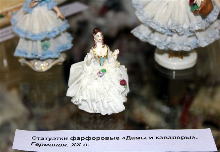 Выставка "Хрупкий мир фарфора", Старицкий краеведческий музей