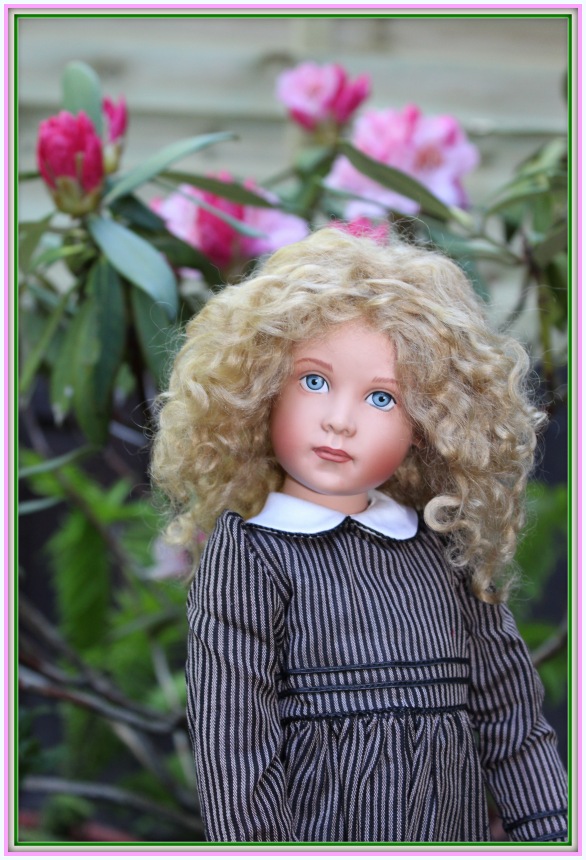 Sonja гуляет в саду. Коллекционная кукла от Helen Kish