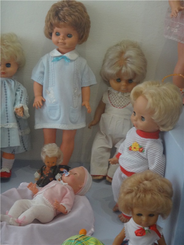 Выставка " Лабиринты кукольной жизни"