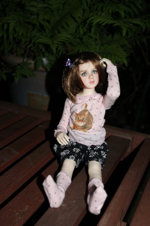 Вечерний сад. Розочка в пижамке