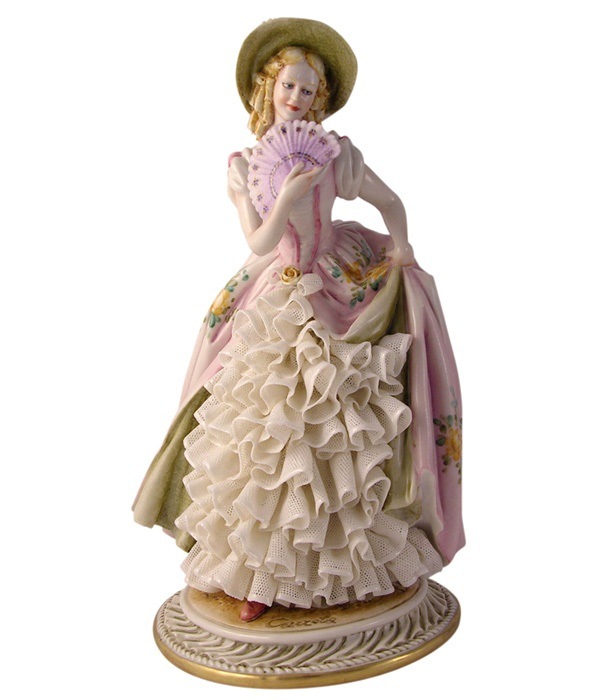 Дрезденские «кружевницы»: В чём секрет фарфоровых статуэток, которые словно одеты в изящные наряды