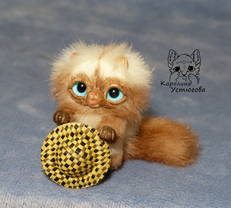 Котенок в шляпе — Игрушки в смешанной технике (мех и глина): Арт