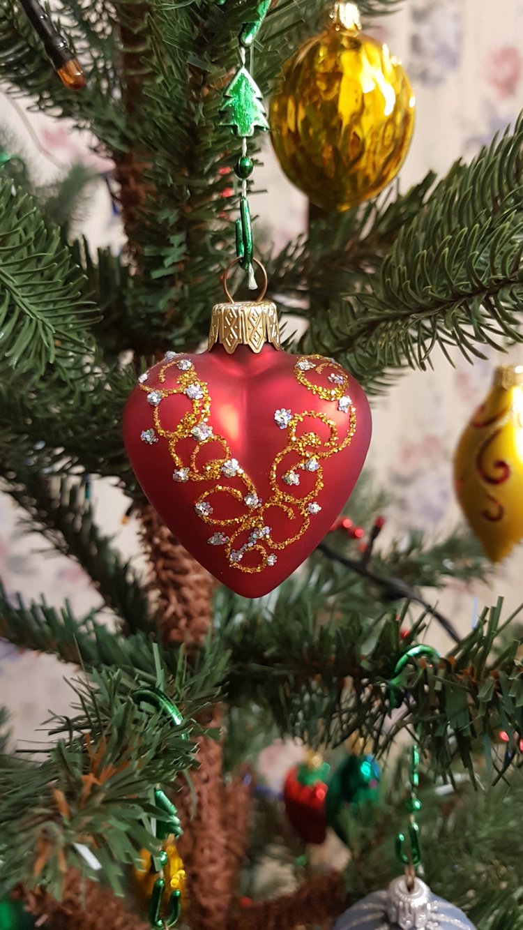 В степи родилась ёлочка, в жару она росла