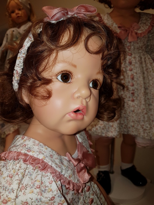 Рождественская встреча в магазине/клубе коллекционных кукол