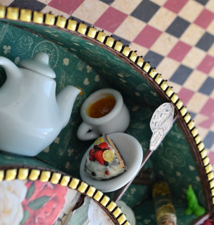 Часы "Моя Алиса" с миниатюрой