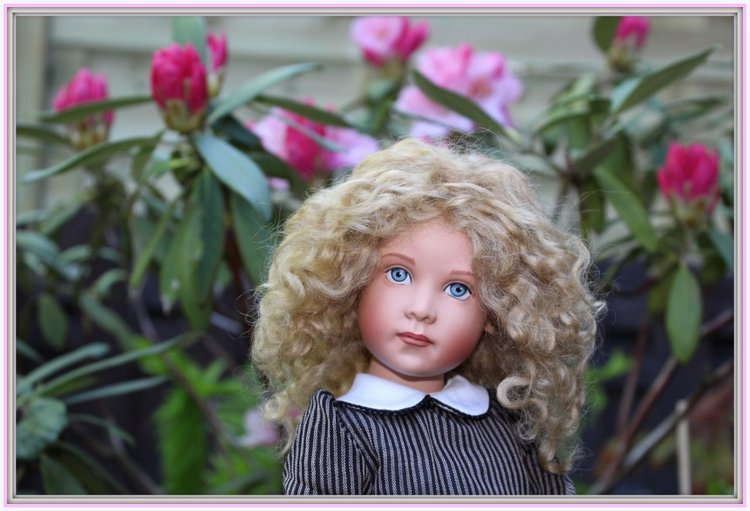 Sonja гуляет в саду. Коллекционная кукла от Helen Kish