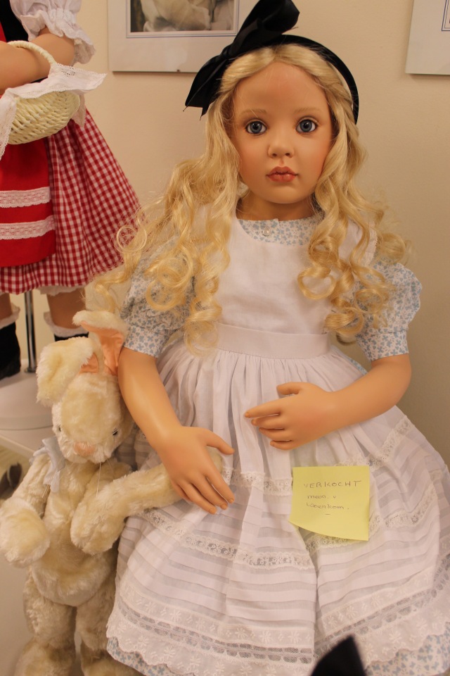 Встреча коллекционеров в магазине. Выбор кукол из новой коллекции Гюнзел. Часть первая - Алиса. ОПРОСНИК