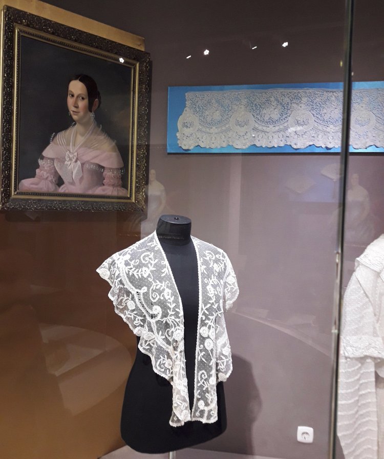 Выставка "Узоры свадьбы кружевной". Зал 2 | Бэйбики Выставка "Узоры свадьбы кружевной". Зал 2