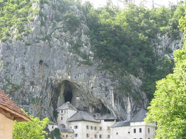 Незабываемая экскурсия по Словении: Постойная Яма и Предъямский замок